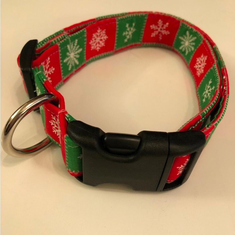 ❤️💚Sale💚❤️Festive Holiday Dog Collar - Red and Green snowflake
